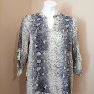 🔴 Grey leopard print shirt